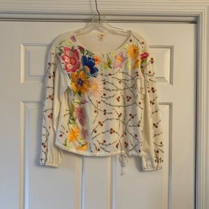 Tiny embroidery blouse